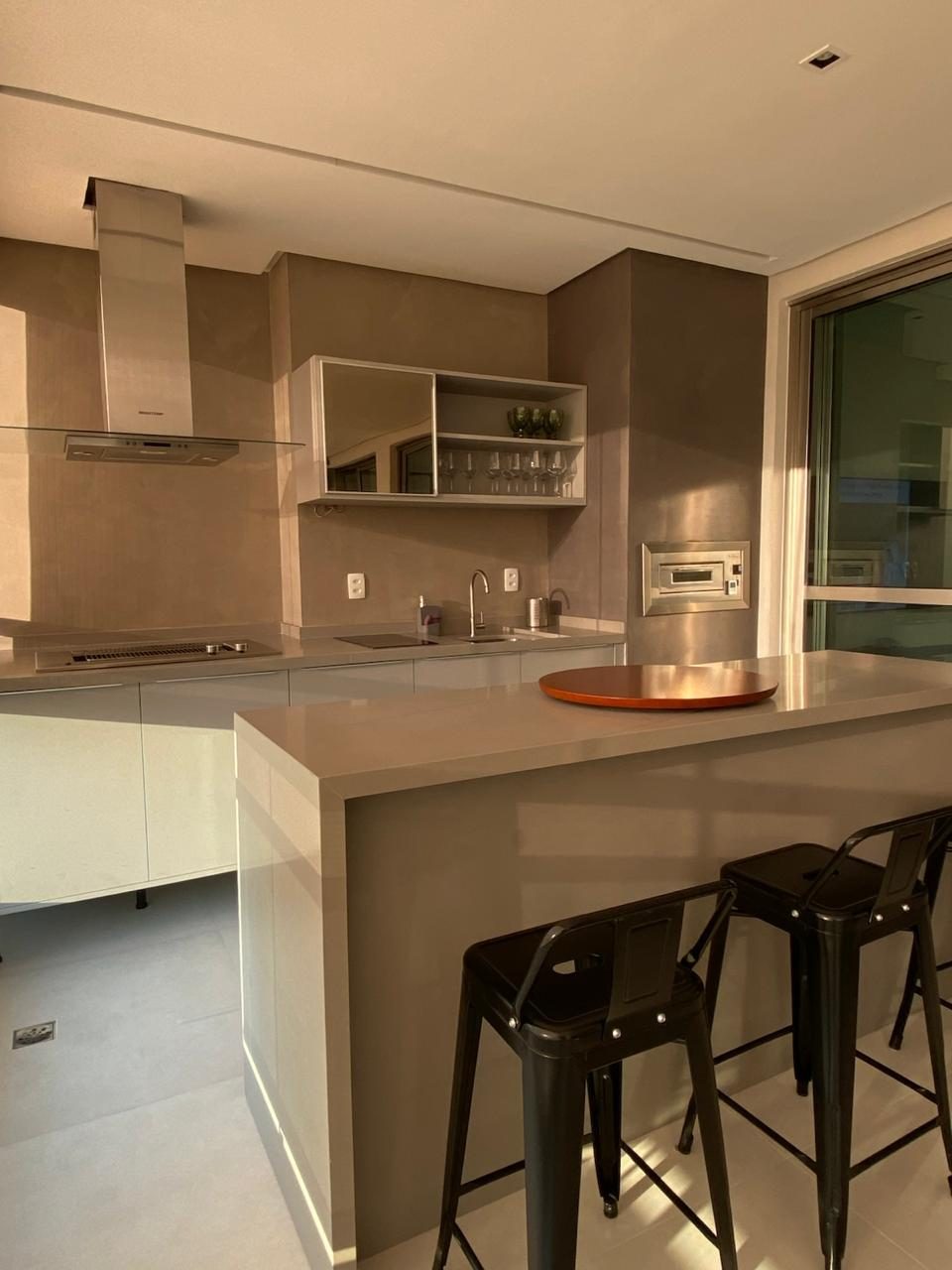 Reforma de cozinha em apartamento no Península, Barra da Tijuca, pela Exclusive Engenharia
